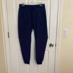 Women’s Petite Medium Navy ScrubStar jogger style scrub pants.